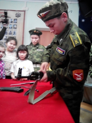 В Ямальском районном музее музейный урок «Служу России» 