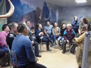 На ночи музеев в Ямальском районном музее гуляли с мамонтами и охотились с первобытными людьми 