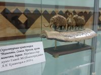 Временная музейная выставка «Мир тундры в скульптуре и живописи» в Ямальском районном музее