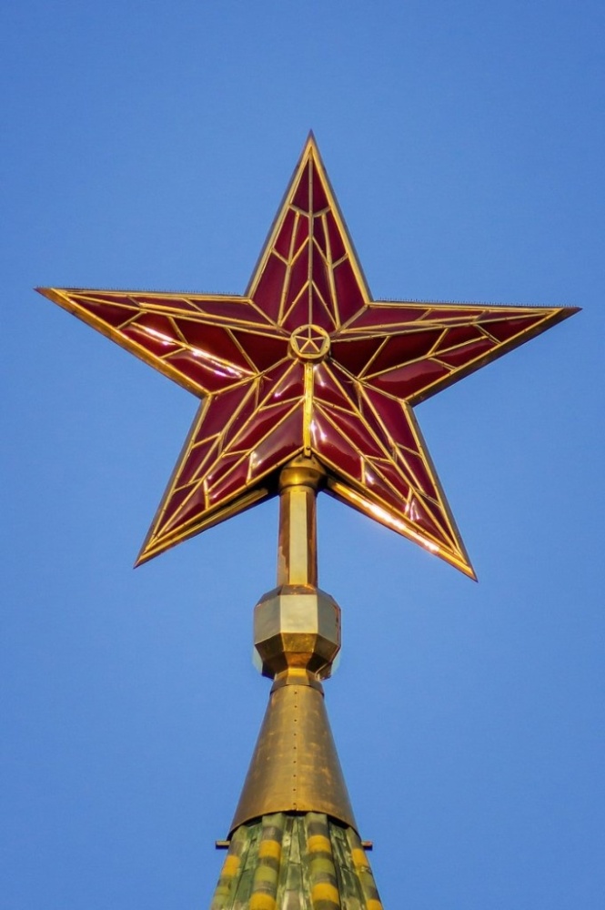 85 лет назад. 2 ноября 1937 года, на башнях Московского Кремля зажглись рубиновые звезды